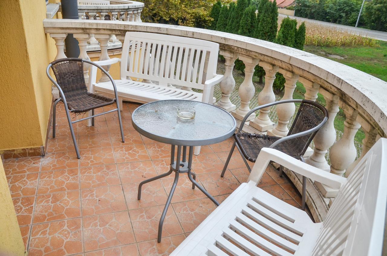 Kastely Panzio Hotel Hajduszoboszlo Exterior photo